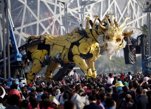 50-метровый огнедышащий дракон Лонг Ма