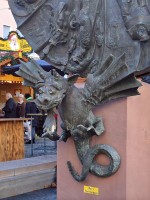 Вормсское колесо судьбы (Wormser Schicksalsrad) с драконом (фрагмент)<br />© Lissi