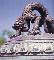 Пятипалый дракон <br> Изогнувшийся дракон. Ансамбль Храма Неба<br>Эпоха Мин, 14-17 вв. (1368 - 1644 гг.)<br>Пекин <br> Фото с CD «Искусство Китая» 