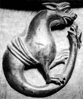 Амфисбена. Барельеф XV века на стене собора Св.Марии в г.Лимерик, Ирландия