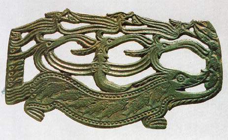 Дракон — ажурная бляха с изображением ящера, VI-VIII в.в. н.э. Найдена на территории Прикамья до 1917 года.