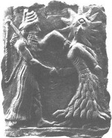 Бог сражается с одноглазым демоном. По одной из версий, этот рельеф запечатлел эпическое сражение Нинурты с Асагом.